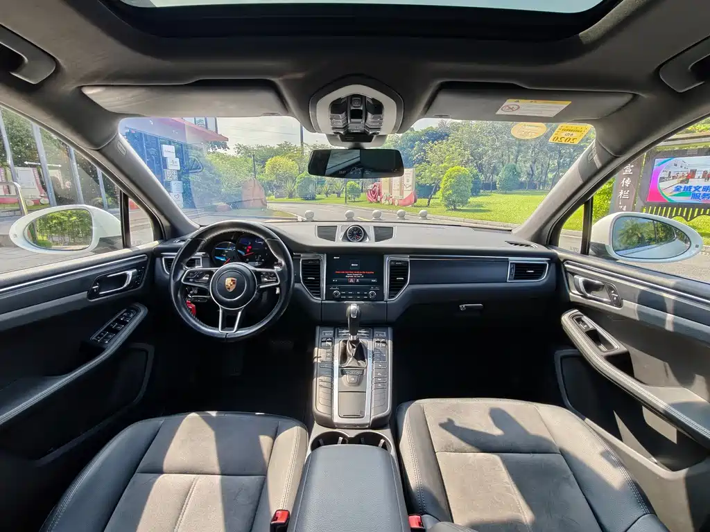 Porsche Macan — миниатюра 11