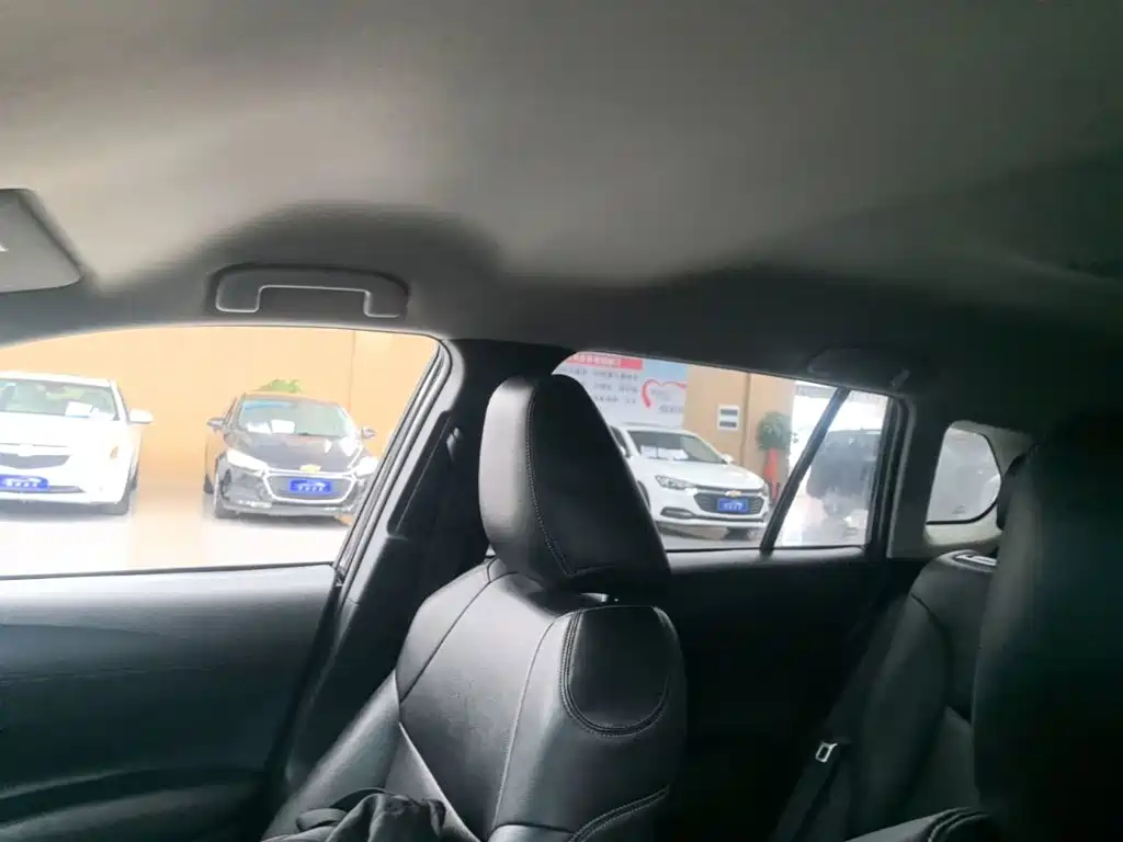 Toyota Corolla Cross — миниатюра 18