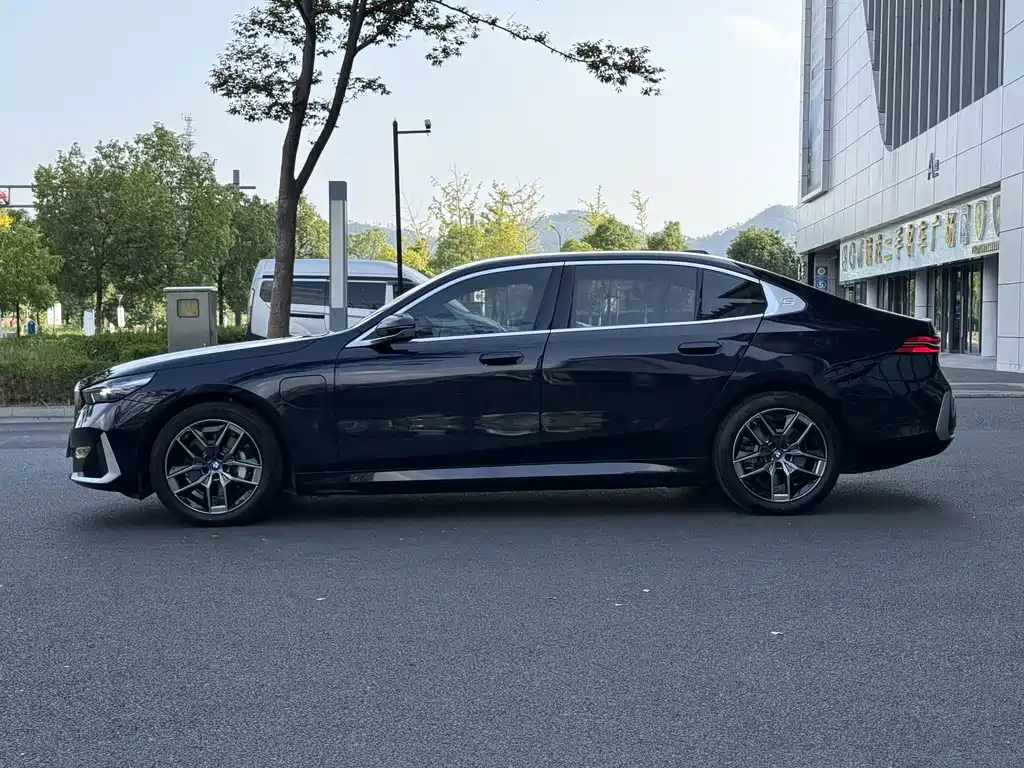 BMW i5 — миниатюра 4