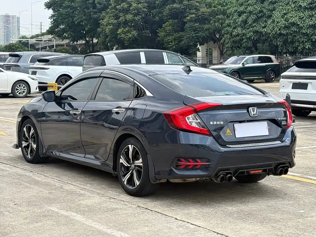 Honda Civic 2016 220TURBO CVT