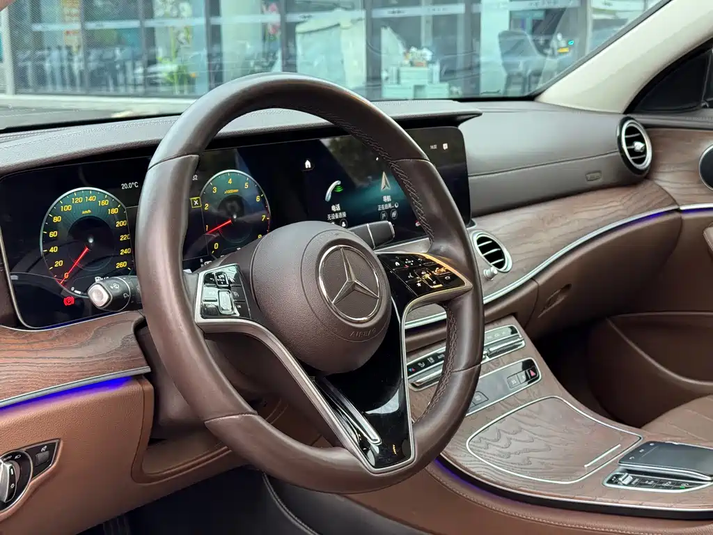 Mercedes-Benz E-Class — миниатюра 7