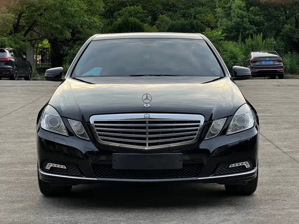 Mercedes-Benz E-Class (Import) — миниатюра 2