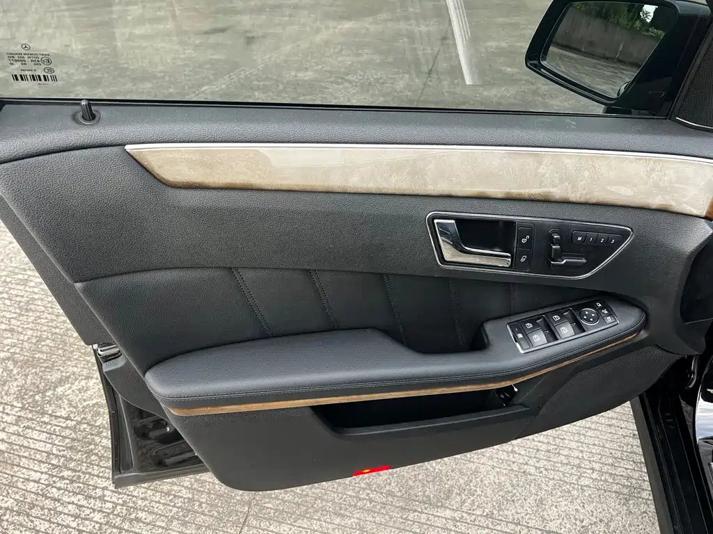 Mercedes-Benz E-Class (Import) — миниатюра 8