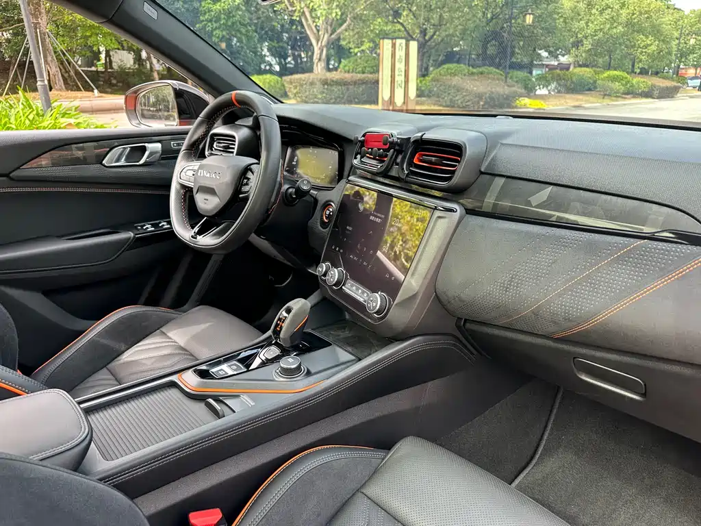 LYNK & CO. 02 HATCHBACK