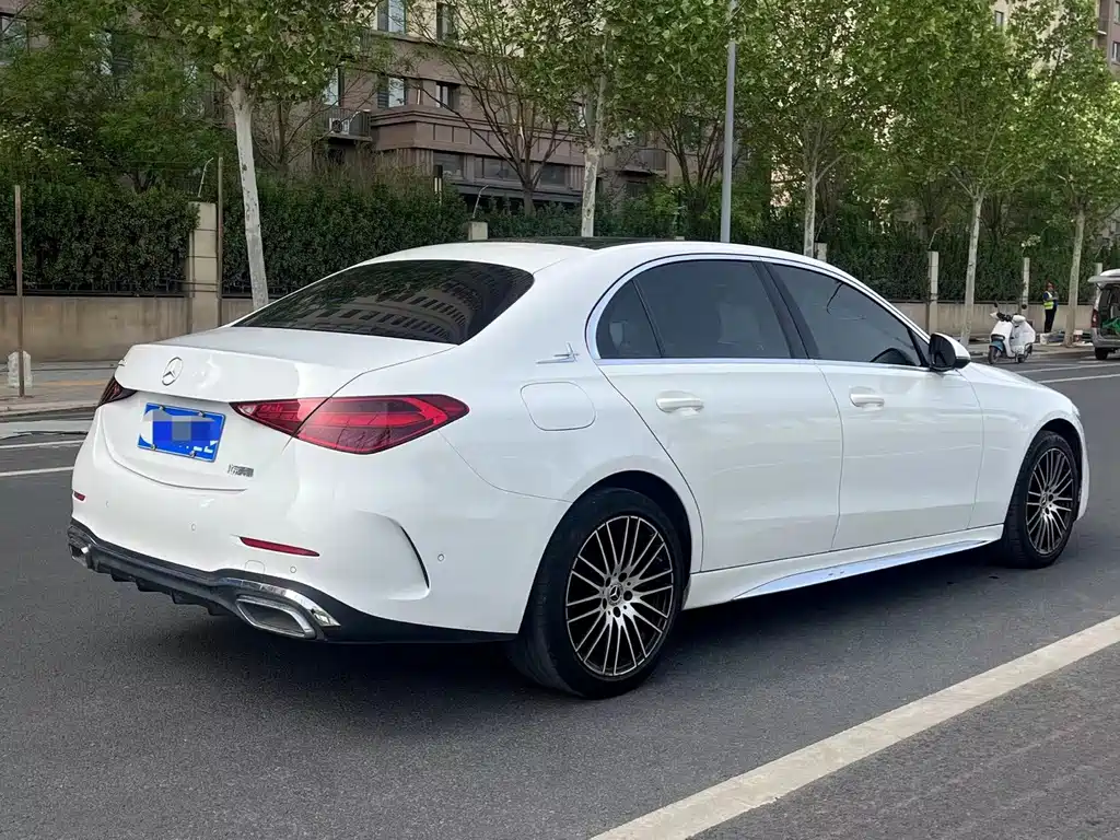 Mercedes-Benz C-Class — миниатюра 6