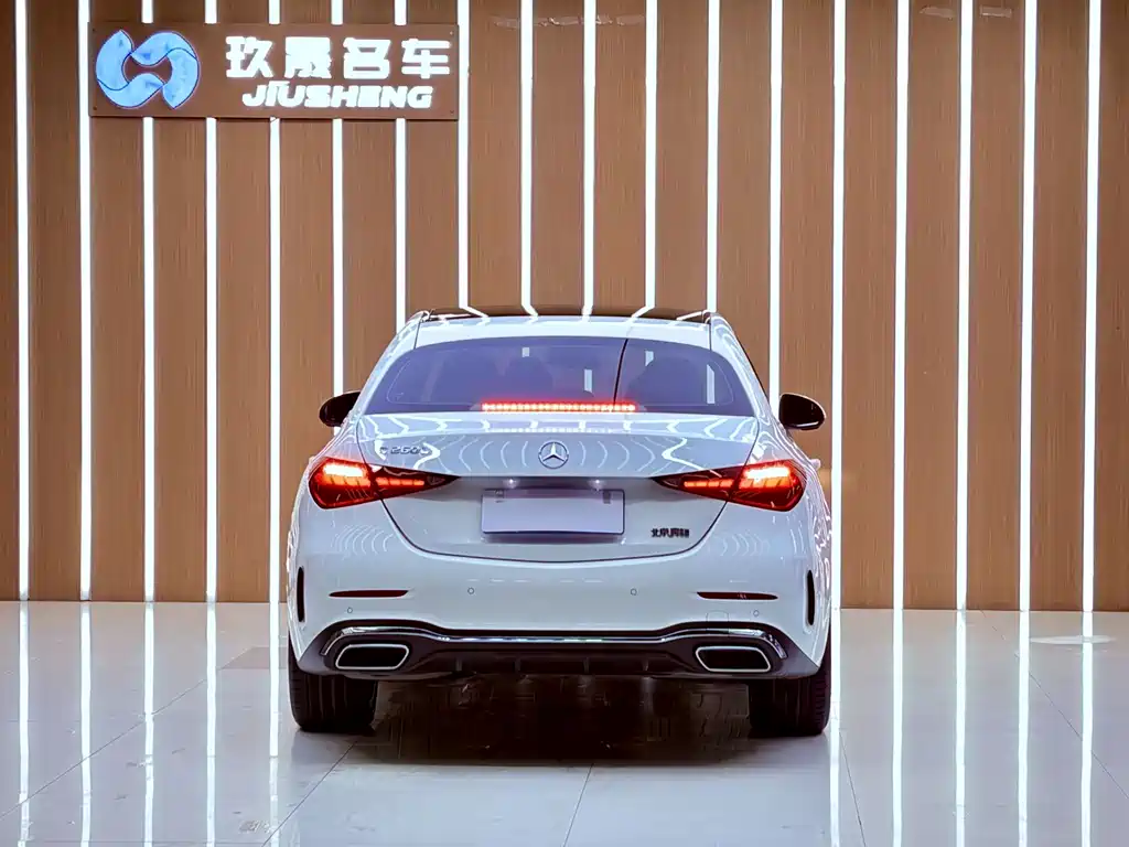 Mercedes-Benz C-Class — миниатюра 13
