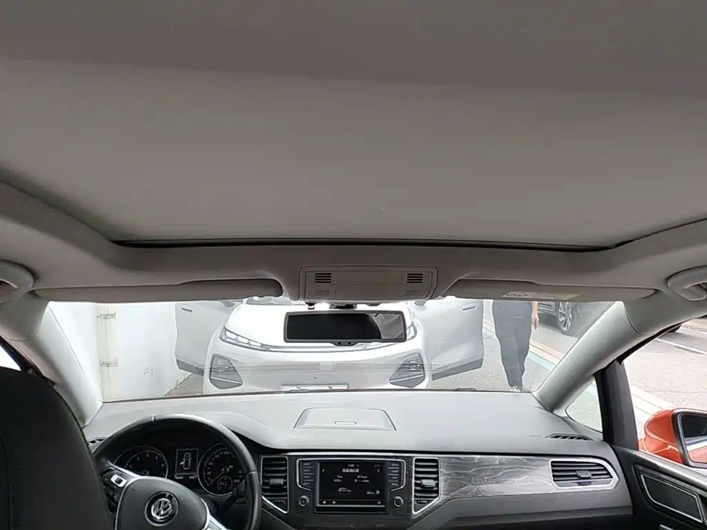 Volkswagen Golf Sportsvan — миниатюра 18