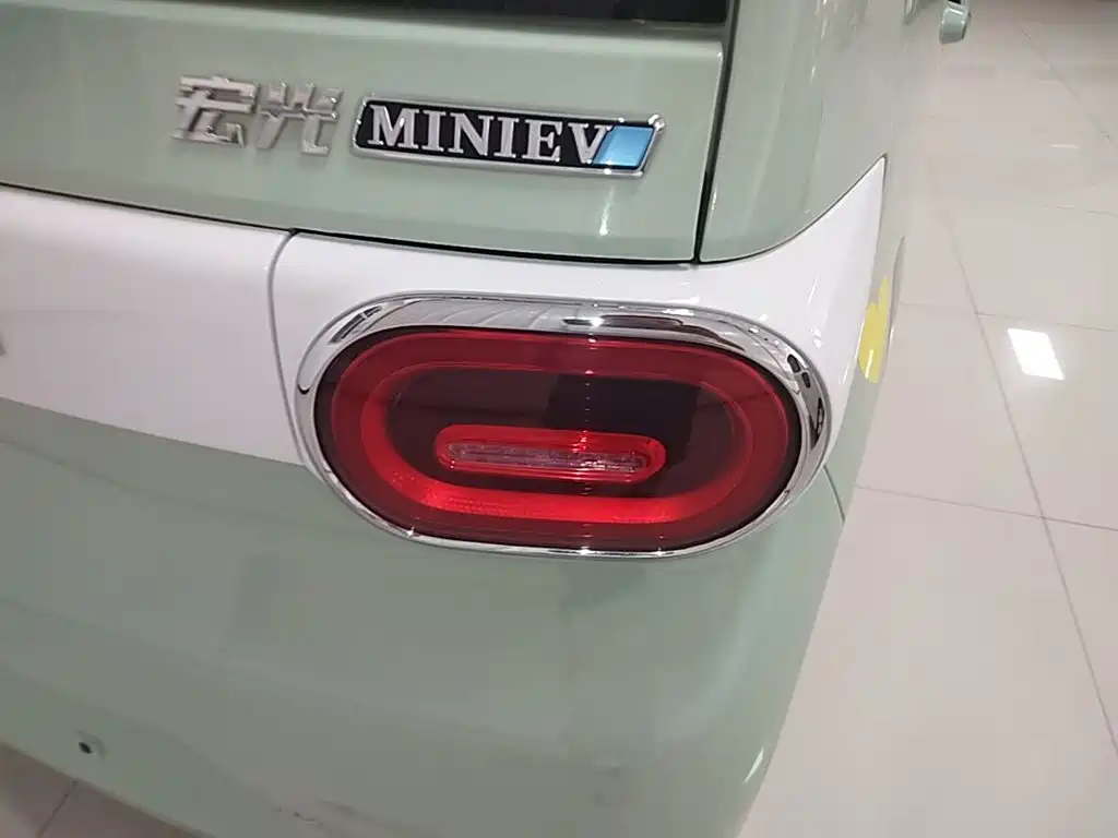 Wuling MINIEV — миниатюра 8