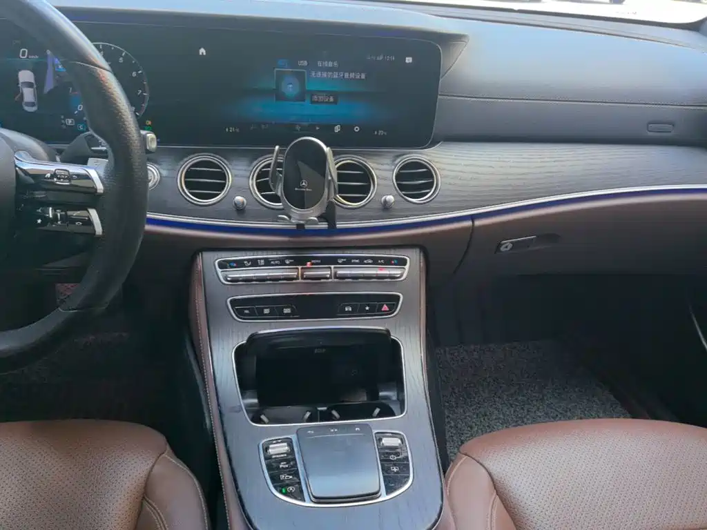 Mercedes-Benz E-Class — миниатюра 13