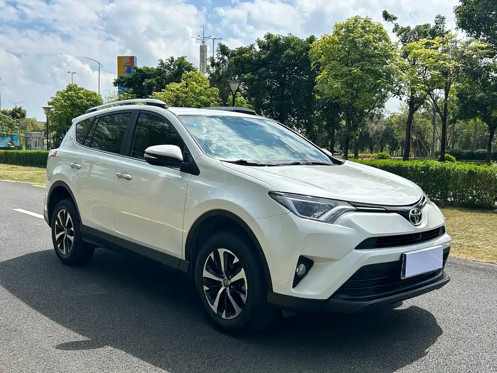 Toyota RAV4 — миниатюра 3