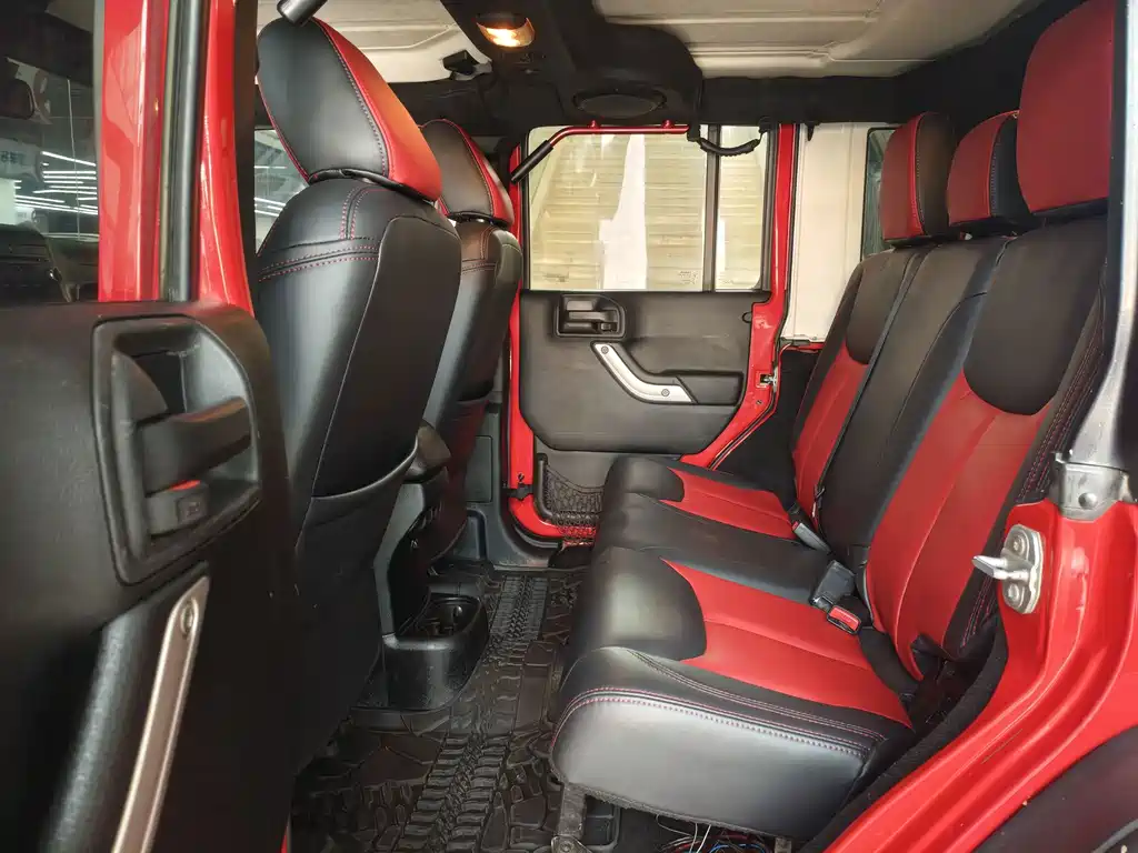 Jeep Wrangler — миниатюра 8
