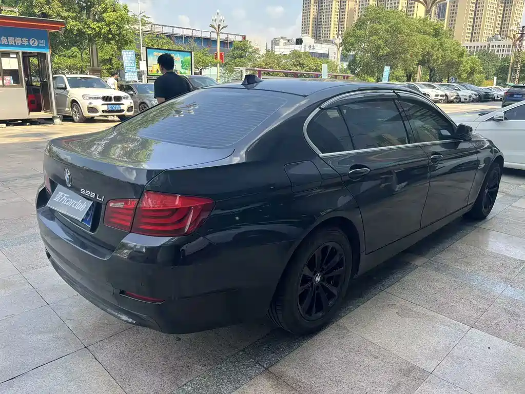 BMW 5 Series — миниатюра 16