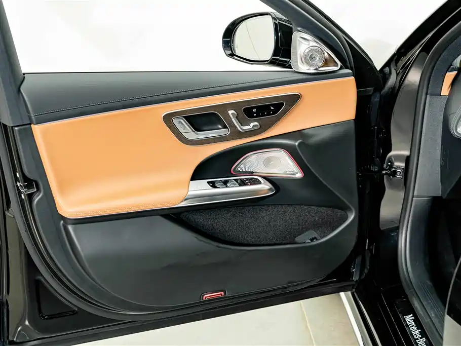 Mercedes-Benz E-Class — миниатюра 17