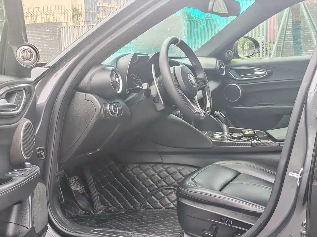Alfa Romeo Giulia — миниатюра 6