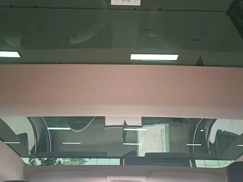 Tesla Model 3 — миниатюра 18