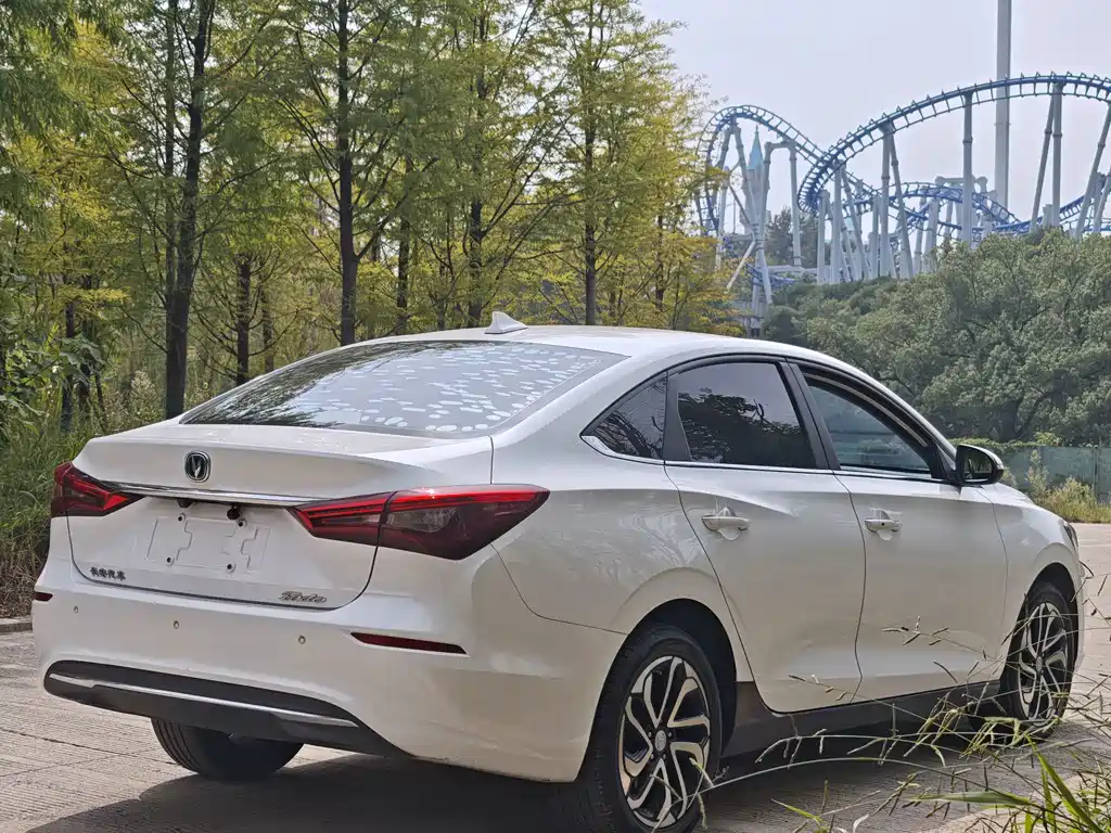 Changan Eado New Energy — миниатюра 4