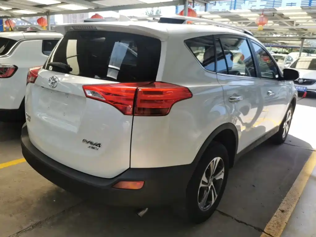 Toyota RAV4 — миниатюра 7