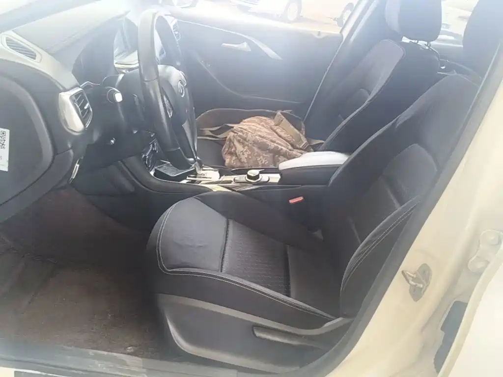 Infiniti QX30 — миниатюра 15