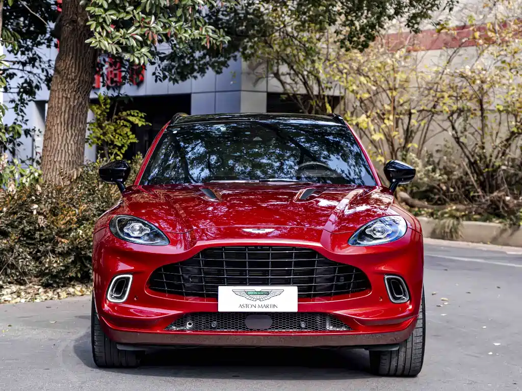 ASTON MARTIN DBX