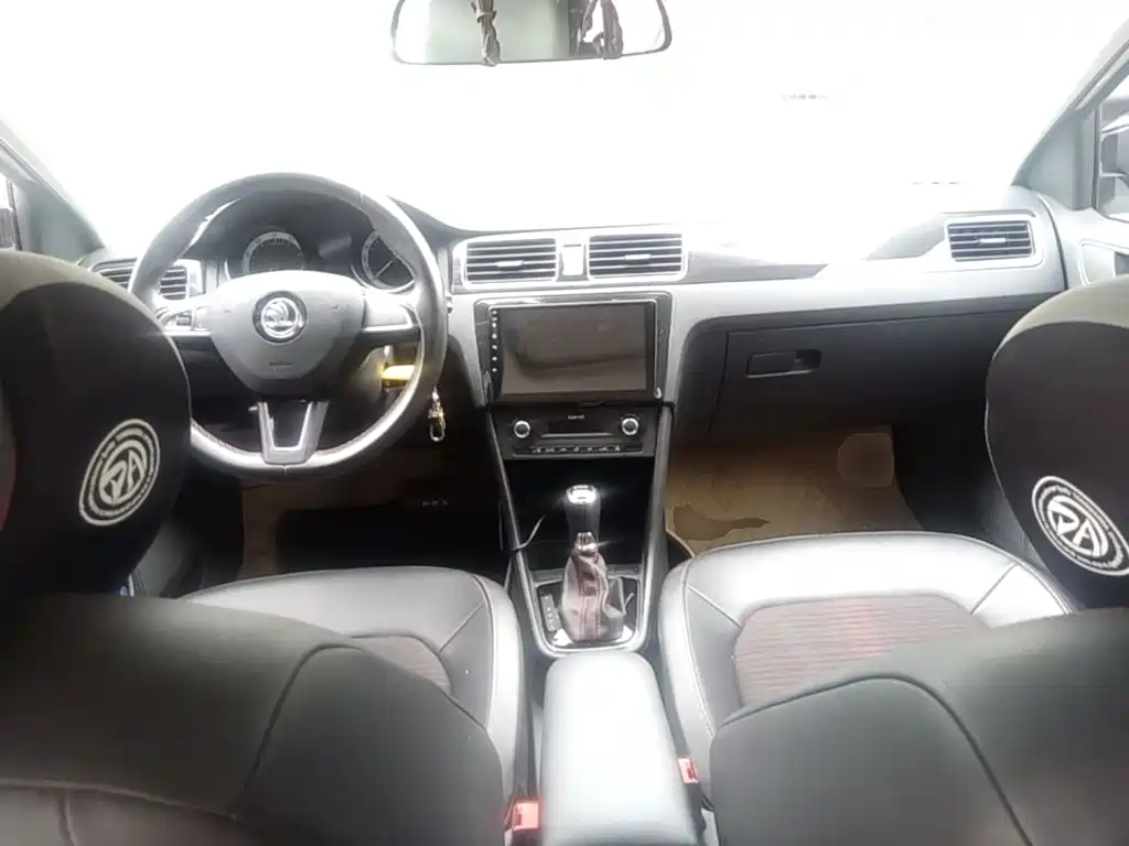 Skoda Rapid Spaceback — миниатюра 10