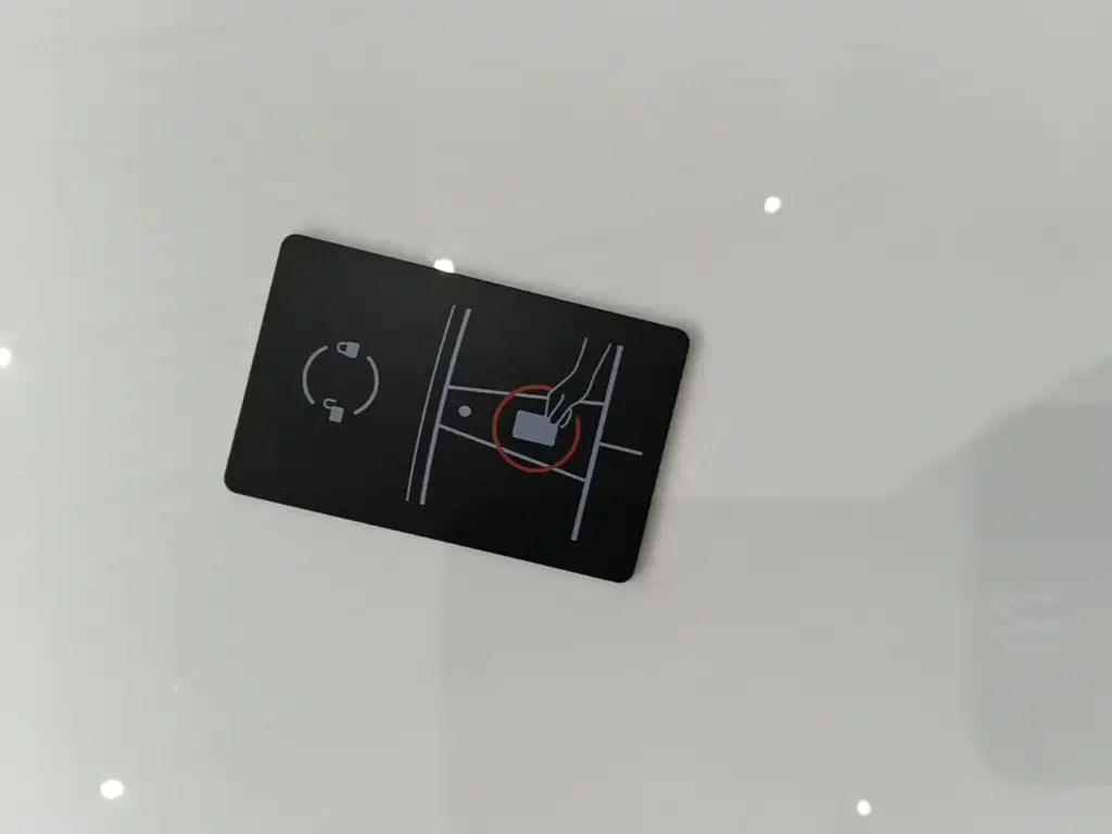 Tesla Model Y — миниатюра 9