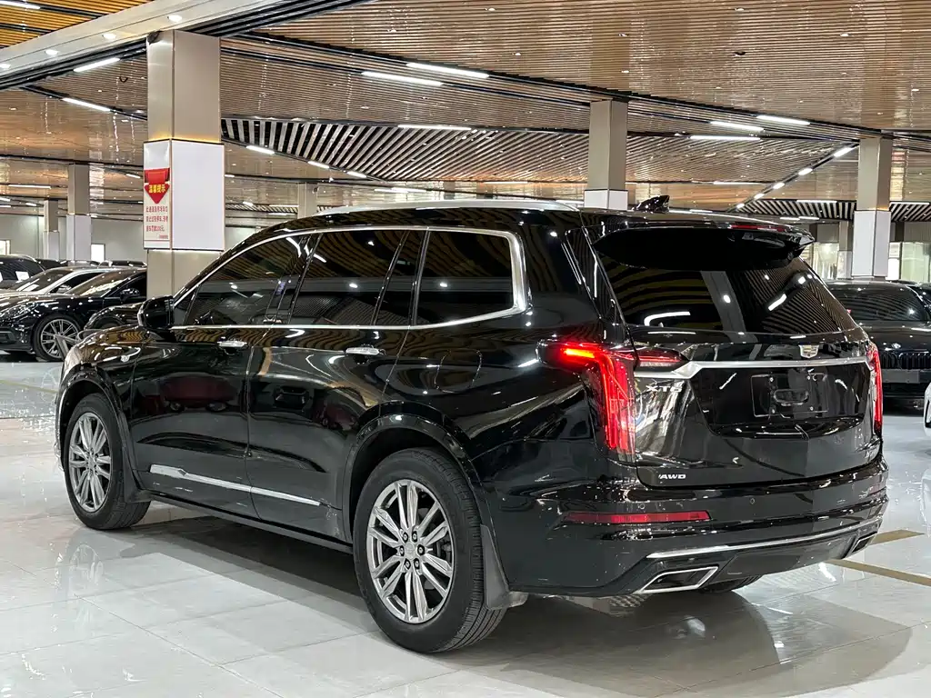 CADILLAC XT6