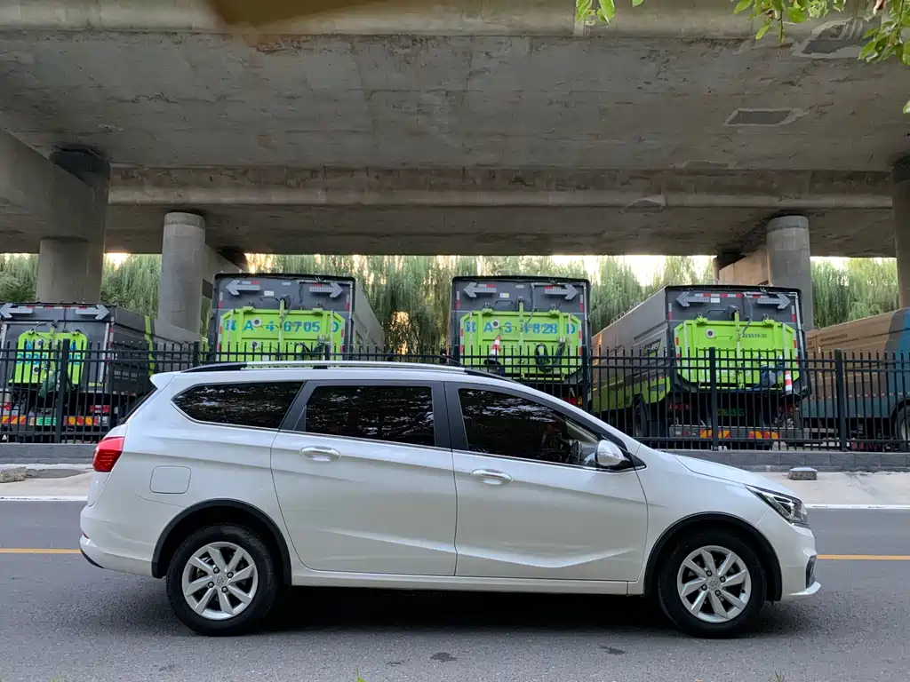 Baojun 310W — миниатюра 6