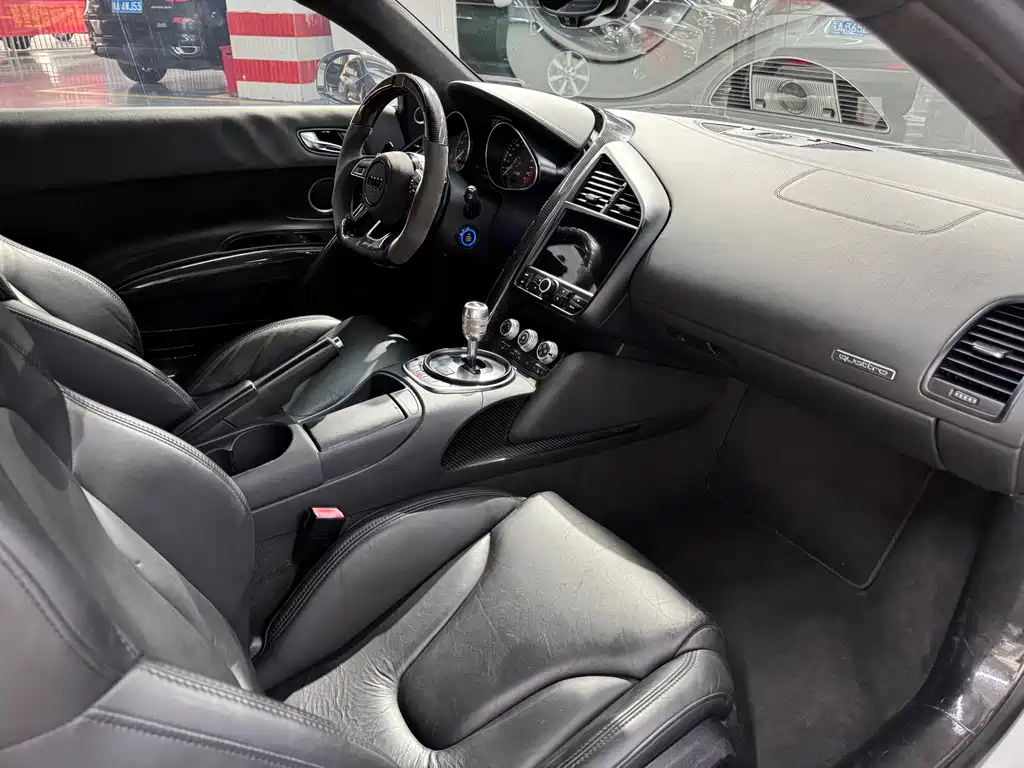Audi R8 — миниатюра 12