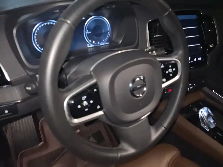 Volvo XC90 PHEV — миниатюра 15