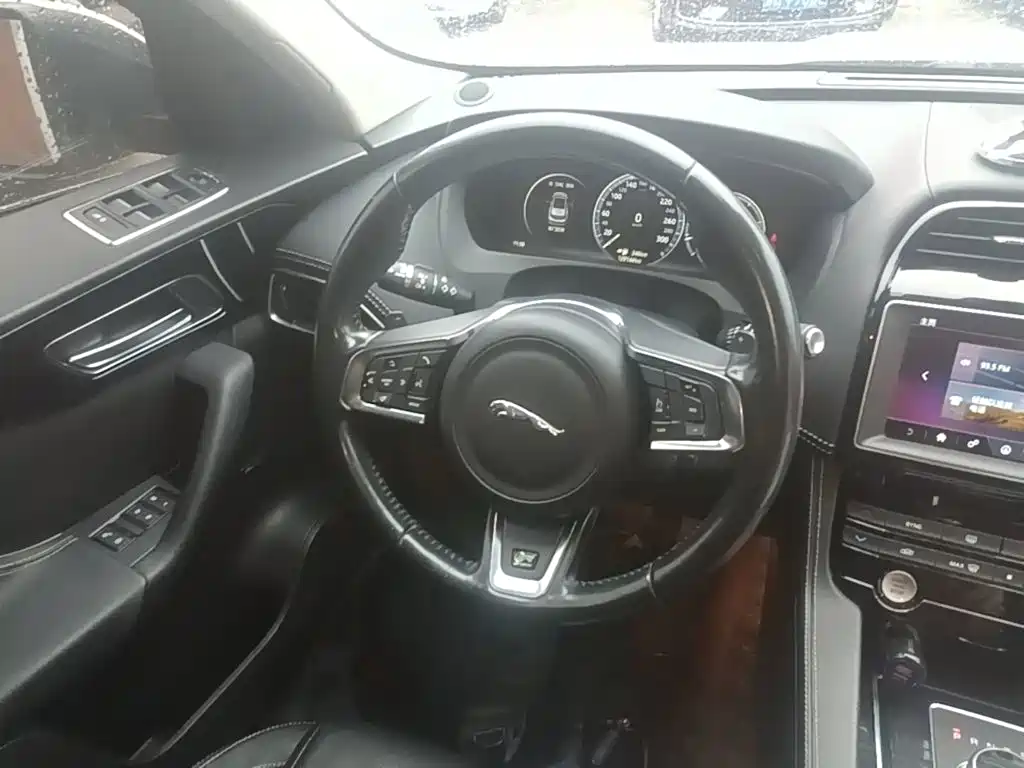 Jaguar F-PACE — миниатюра 11