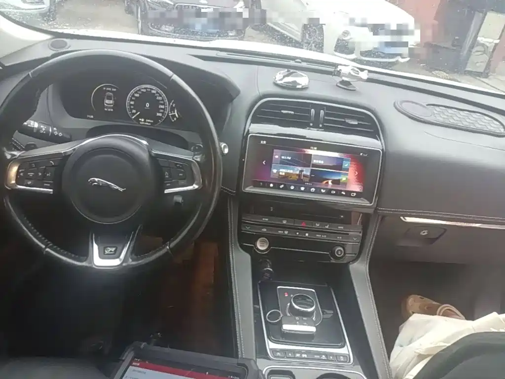 Jaguar F-PACE — миниатюра 10