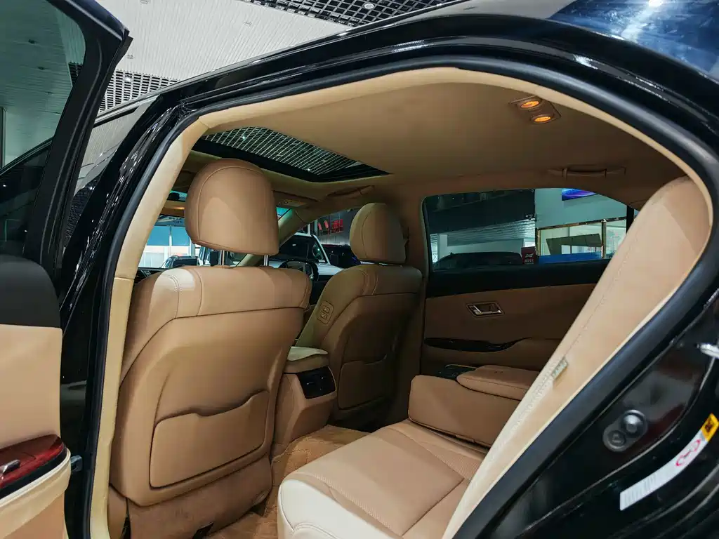 Toyota Crown — миниатюра 7