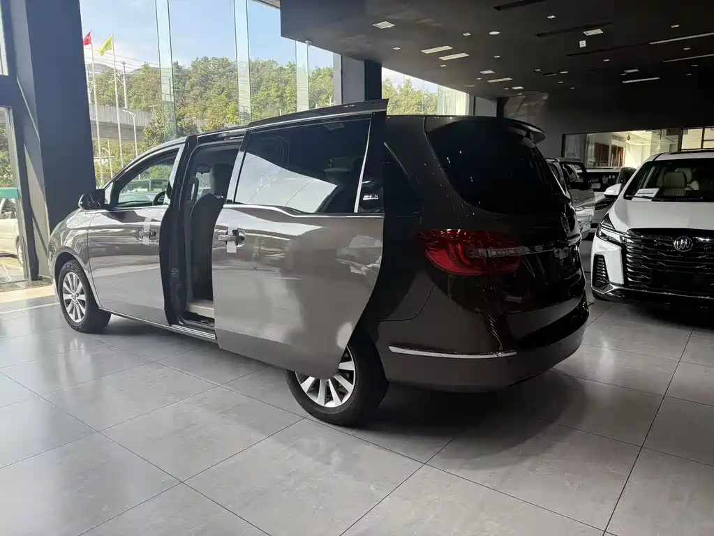 Buick GL8 2014 2.4L CT Luxury Comfort