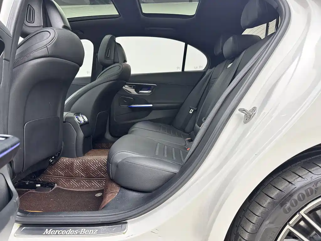 Mercedes-Benz C-Class — миниатюра 7