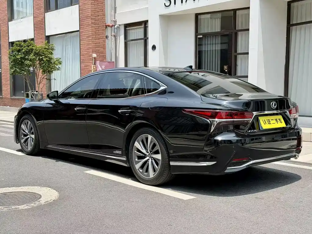 Lexus LS — миниатюра 3