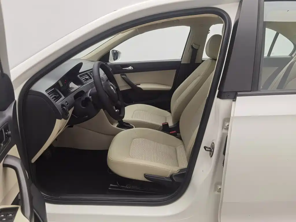 Skoda Rapid — миниатюра 10