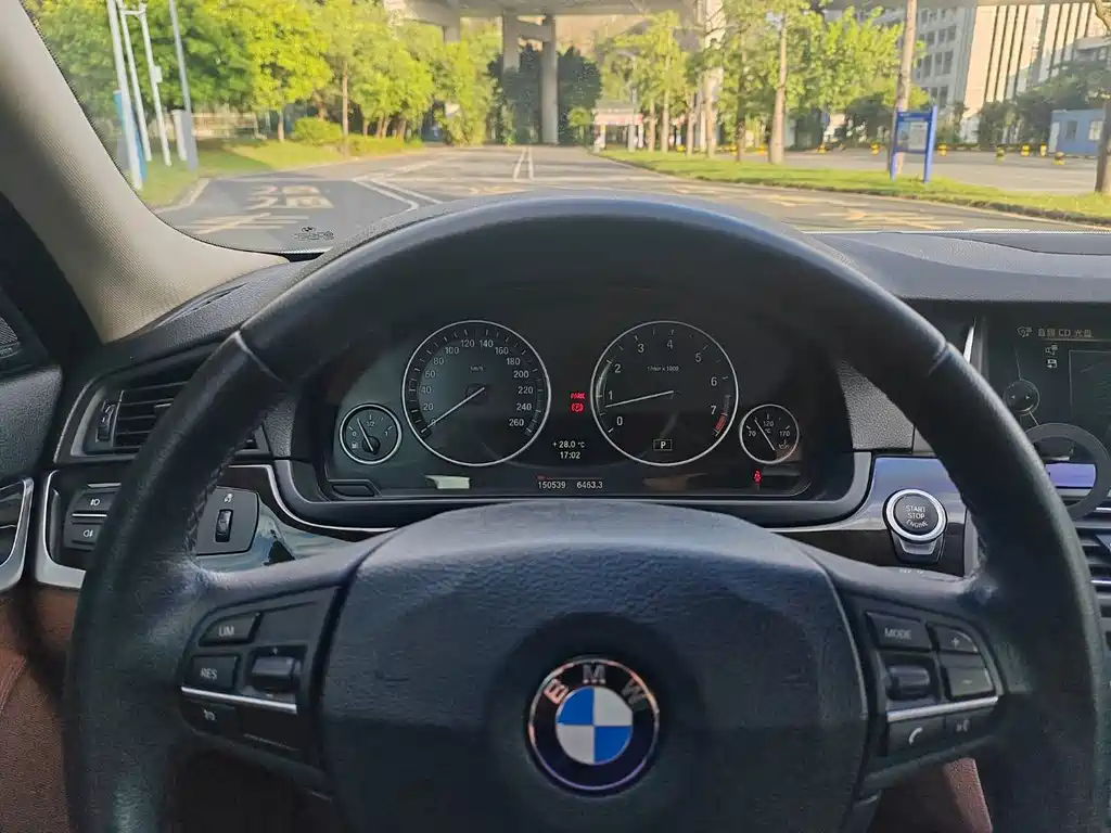 BMW 5 Series — миниатюра 11