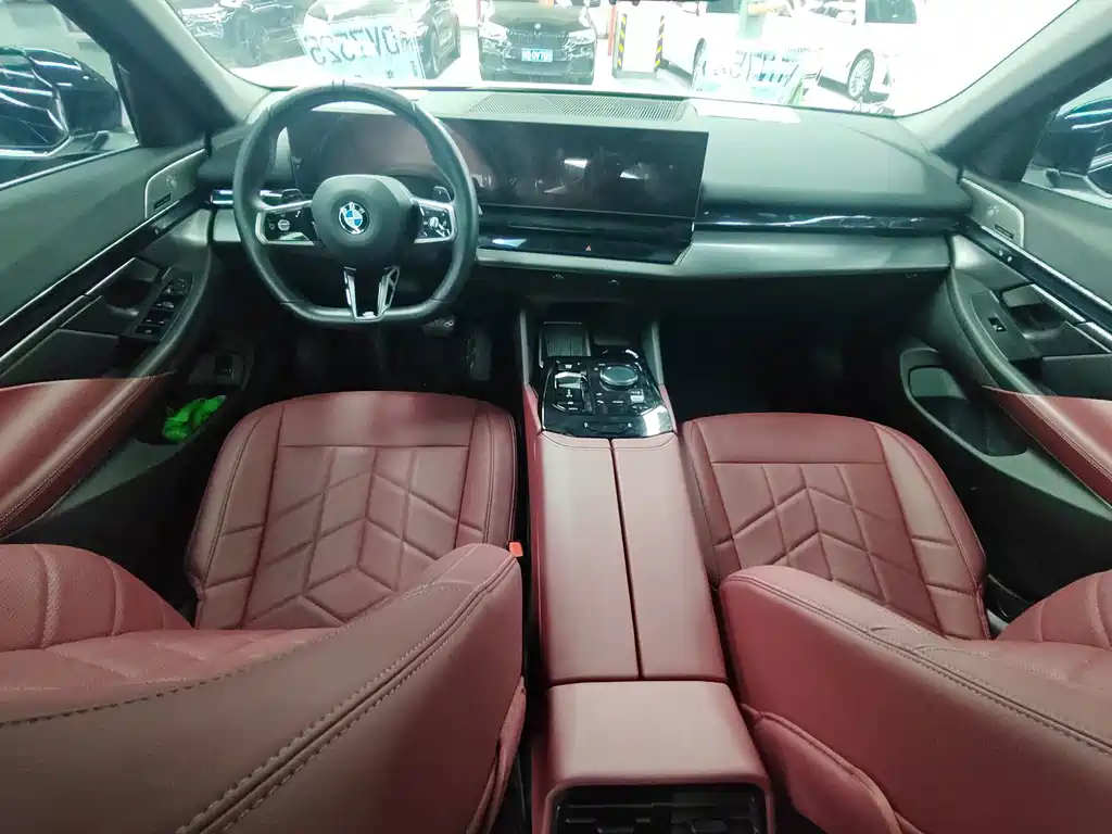 BMW 5 Series — миниатюра 12