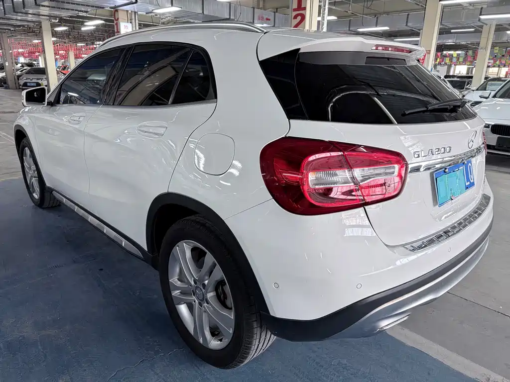 MERCEDES-BENZ GLA