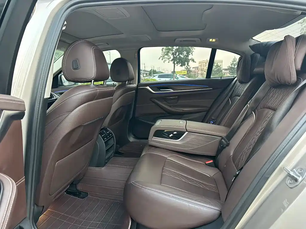 BMW 5 Series — миниатюра 9