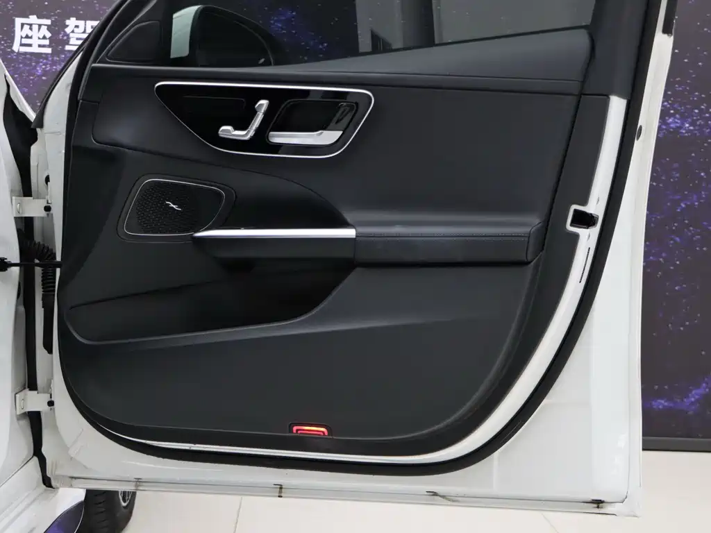Mercedes-Benz C-Class — миниатюра 24