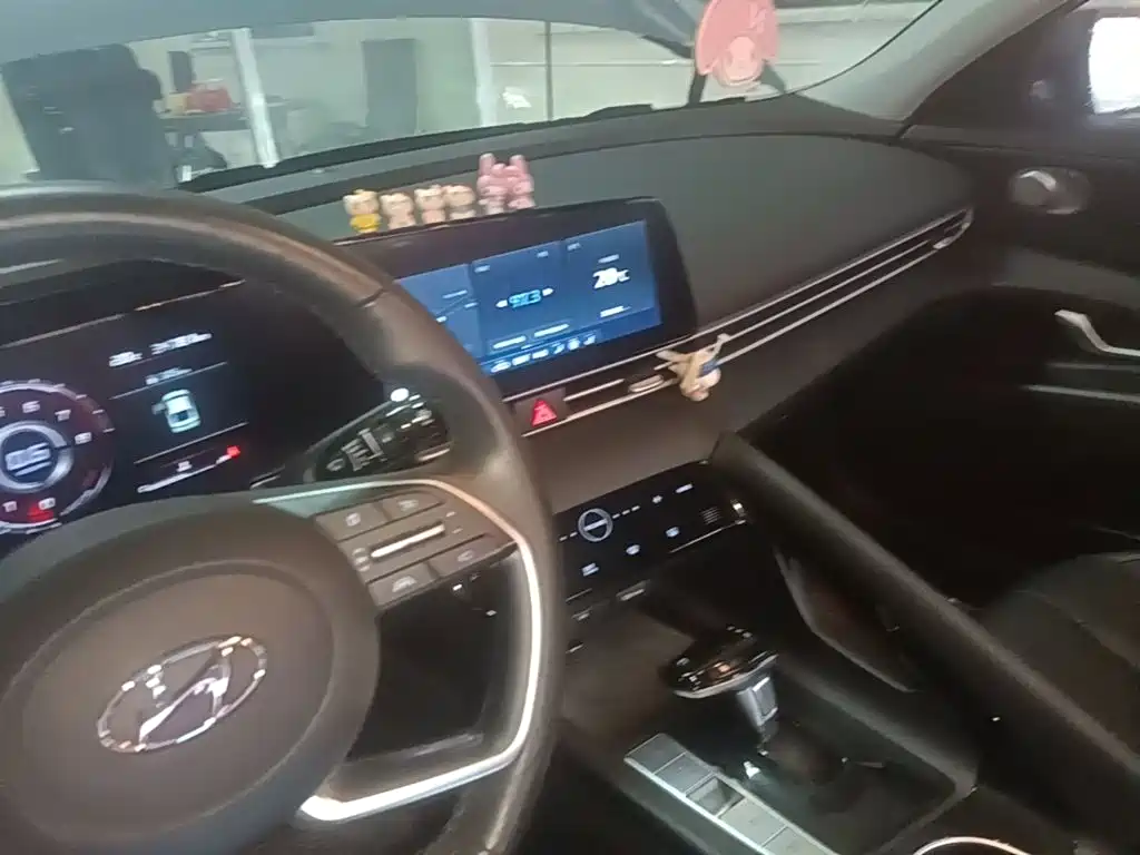 Hyundai Elantra — миниатюра 13