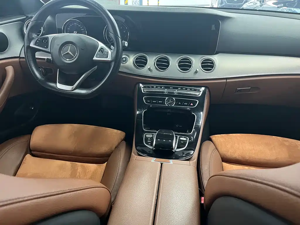 Mercedes-Benz E-Class — миниатюра 7