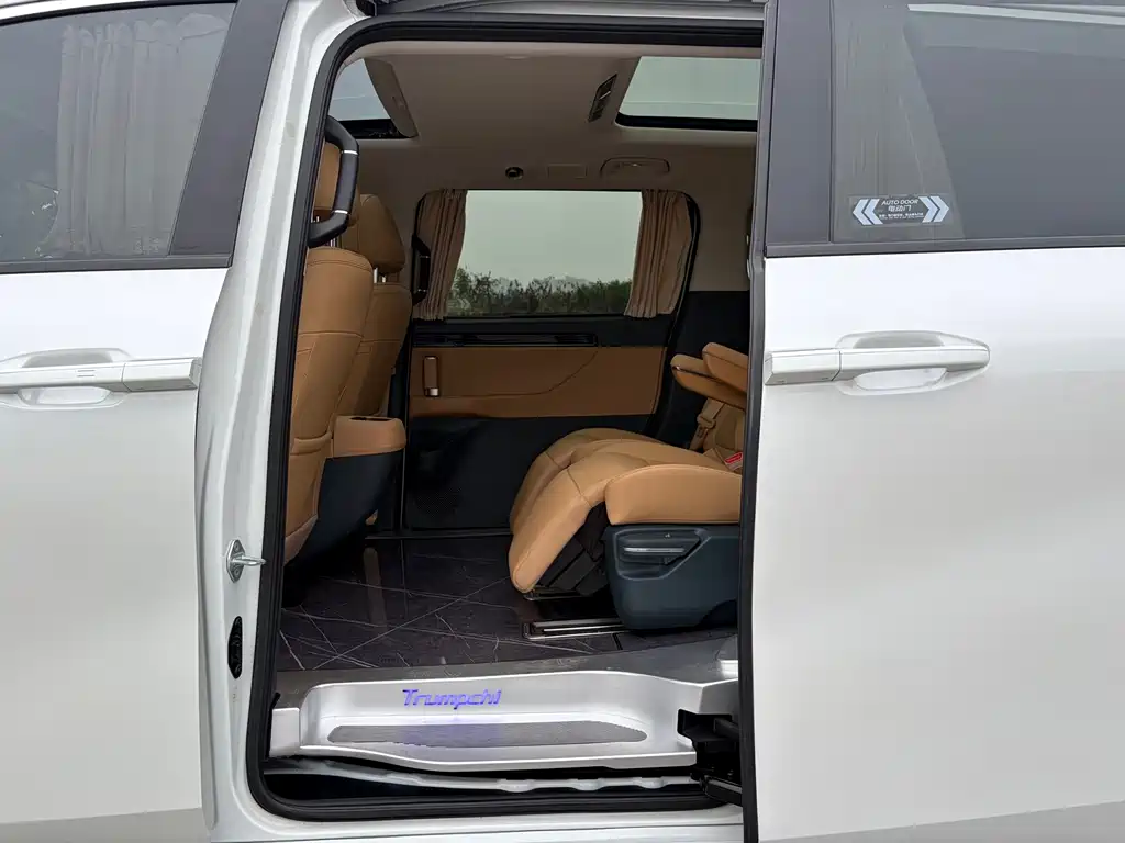 GAC Motor Trumpchi E8 PHEV — миниатюра 11