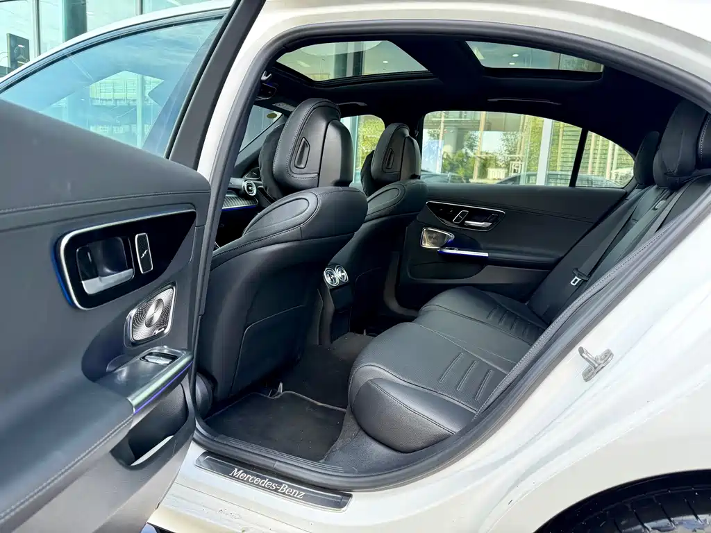 Mercedes-Benz C-Class — миниатюра 6