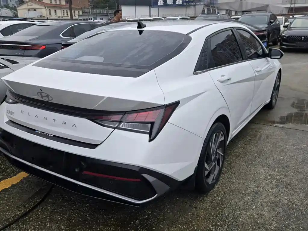 Hyundai Elantra — миниатюра 15