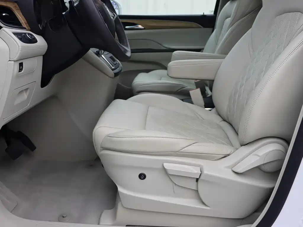 Buick GL8 — миниатюра 5