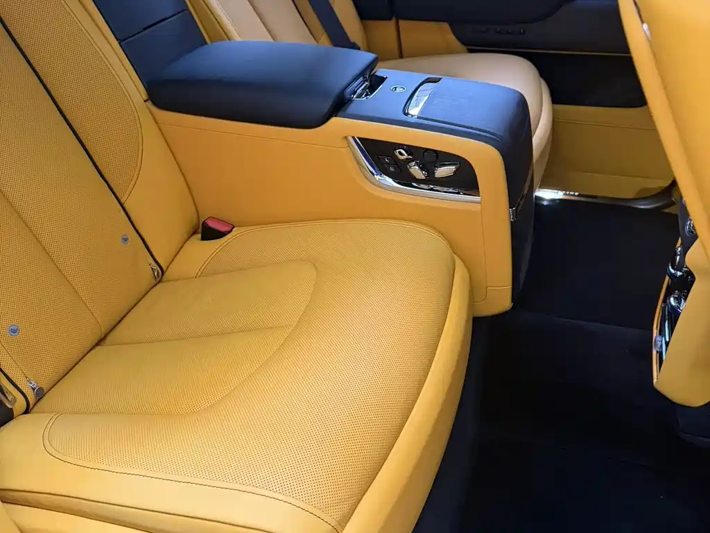 Rolls-Royce Cullinan — миниатюра 6