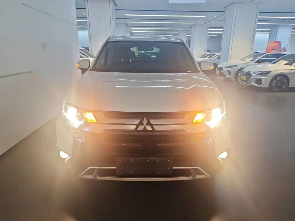 Mitsubishi Outlander — миниатюра 3