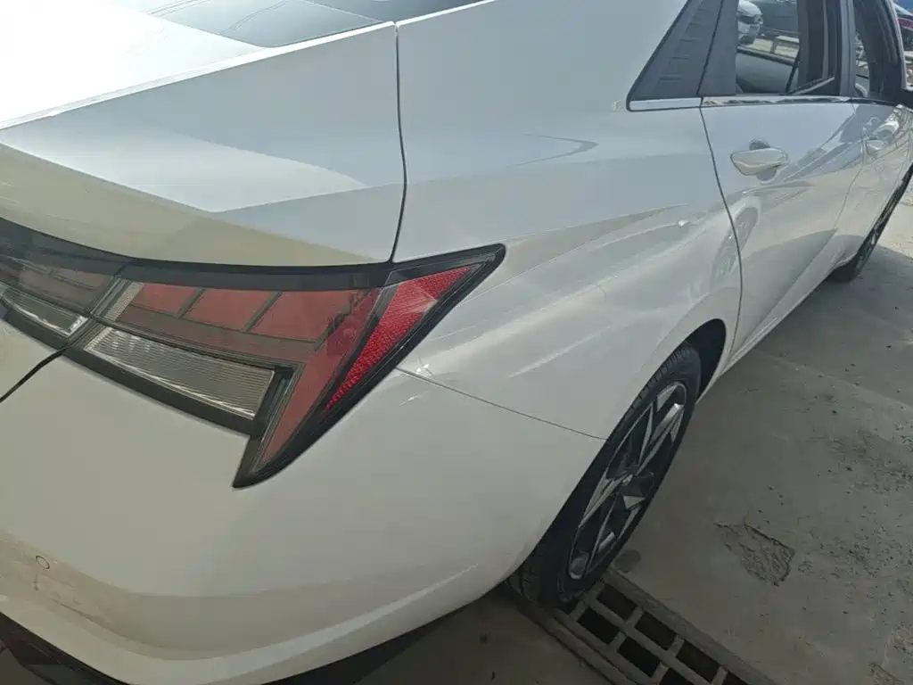 Hyundai Elantra — миниатюра 8